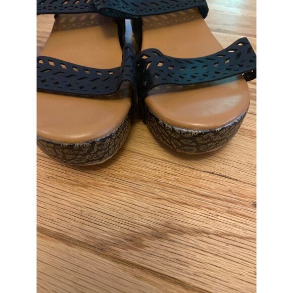 Unbranded, women's slip on black strappy, open toed tan wedges size 41 - Picture 2 of 7